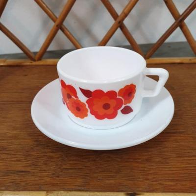 1 petite tasse lotus rouge avec soucoupe