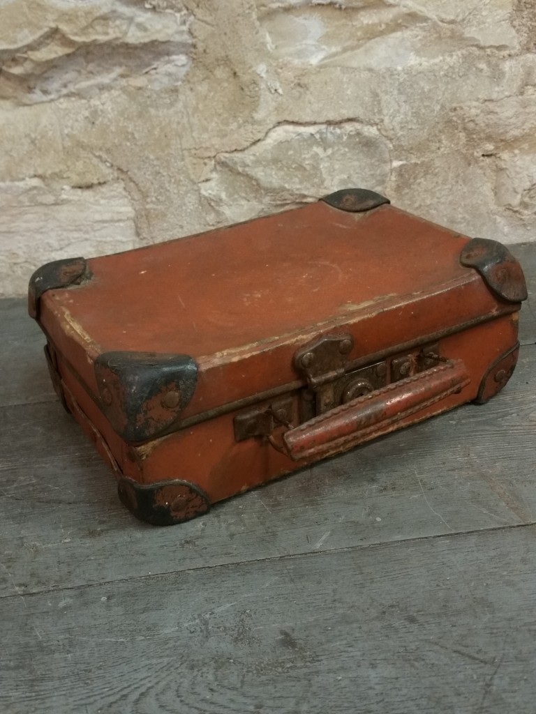 1 petite valise