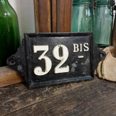 1 plaque de rue 32 bis