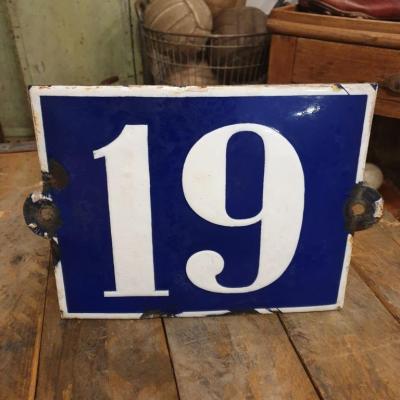 1 plaque de rue emaillee n 19
