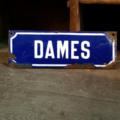 1 plaque emaillee dames