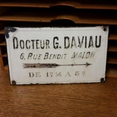 1 plaque emaillee docteur