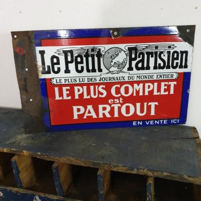 1 plaque emaillee le petit parisien