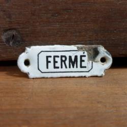 Plaque Fermé