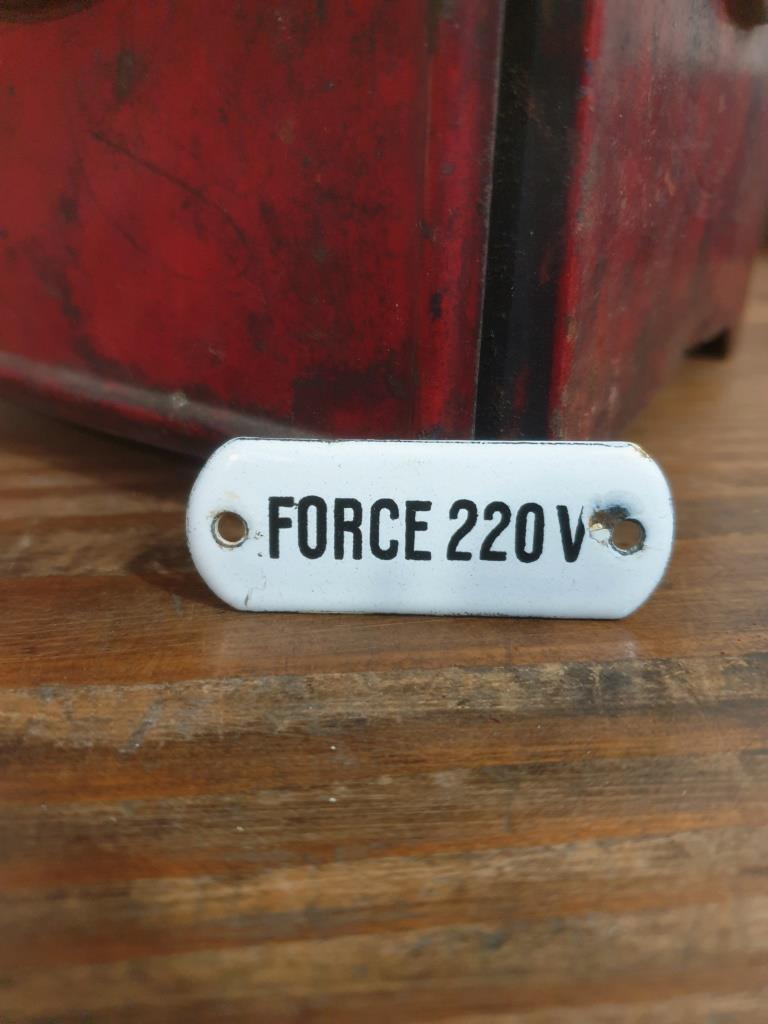 1 plaque force 220 v 1