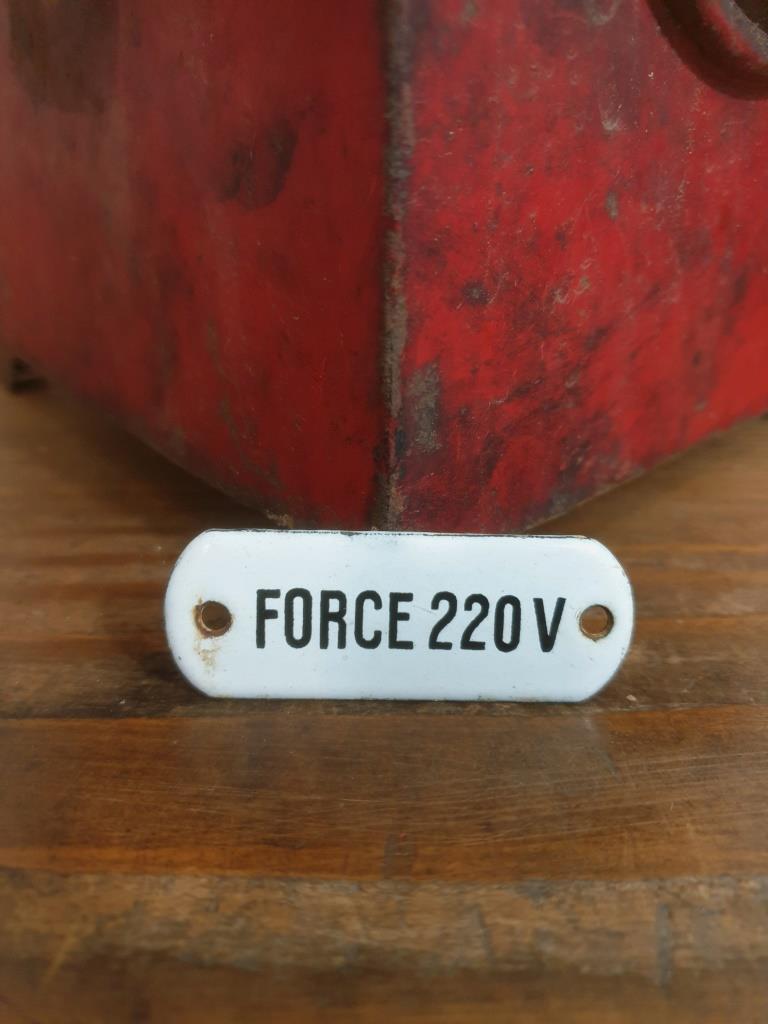 1 plaque force 220v 3