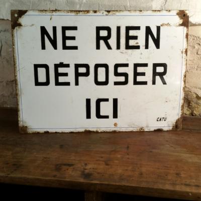 1 plaque ne rien deposer ici