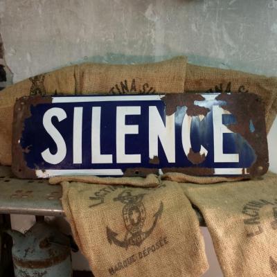 1 plaque silence