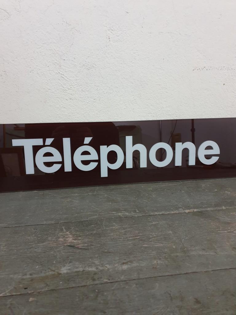 1 plaque telephone