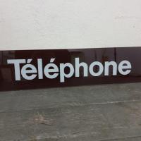 1 plaque telephone