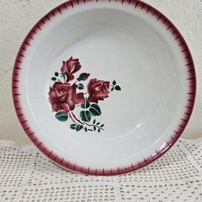 Plat creux en faïence de Badonviller