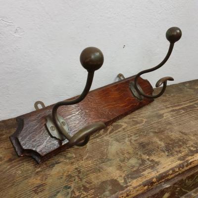1 porte manteau bois laiton