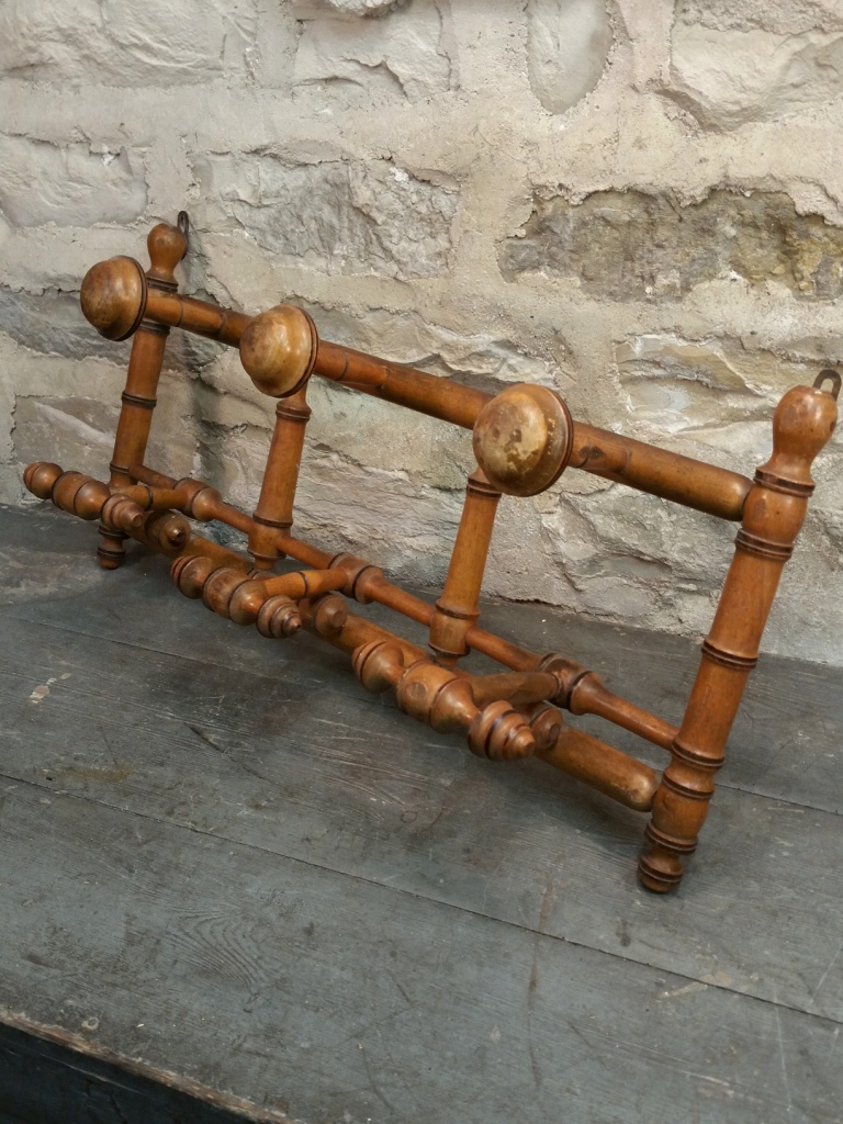 1 porte manteau bois tourne