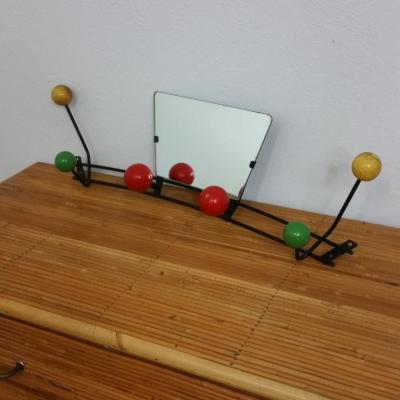 1 porte manteau boules multicolore