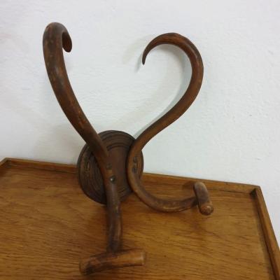 1 porte manteau en bois courbe 1