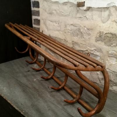 1 porte manteau en bois courbe