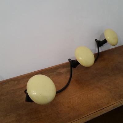 1 porte manteau jaune