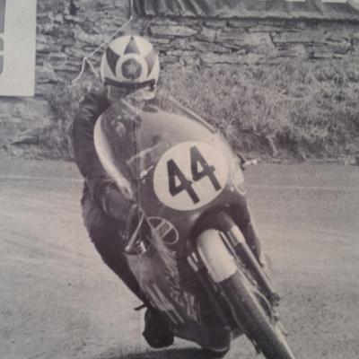 1 poster moto 44
