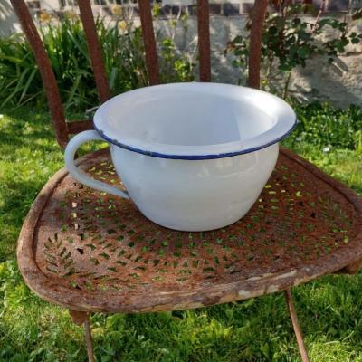 1 pot de chambre emaille blanc