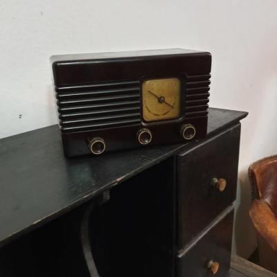 1 radio bakelite
