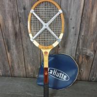 1 raquette de tennis lahutte