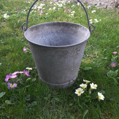 1 seau en zinc