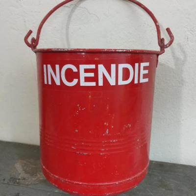 1 seau incendie