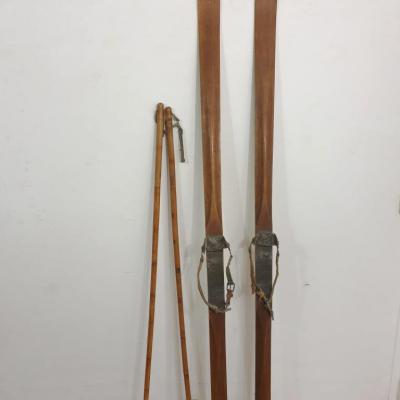 1 ski anciens en bois