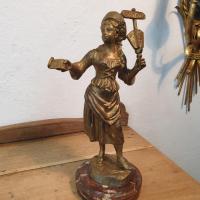 1 statue la chanteuse