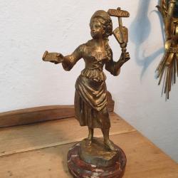 Statue La Chanteuse