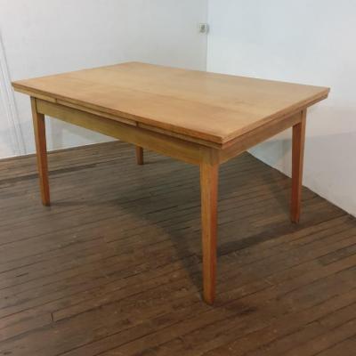 1 table a manger 40s