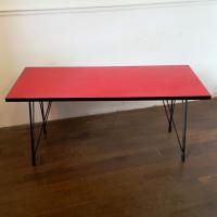 1 table basse formica rouge