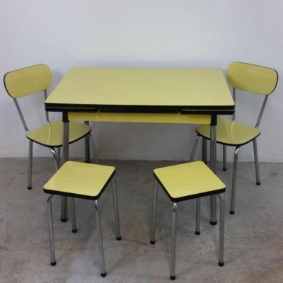 1 table chaises tabourets formica jaune