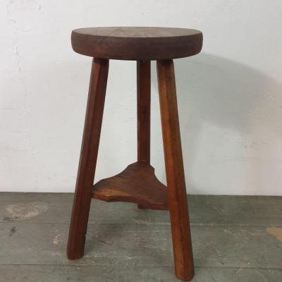 1 tabouret en bois