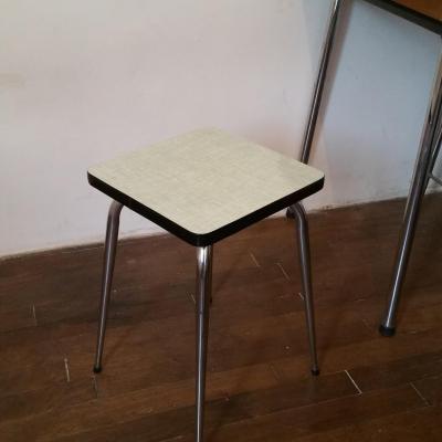 1 tabouret formica vert