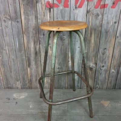 1 tabouret mullca grand modele