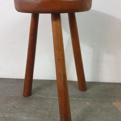 1 tabouret tripode en pin