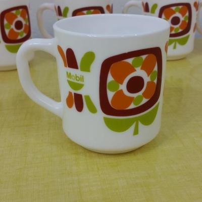1 tasse mobil verte et marron