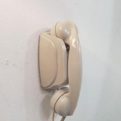 1 telephone mural blanc