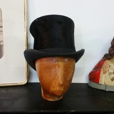1 tete et chapeau haut de forme