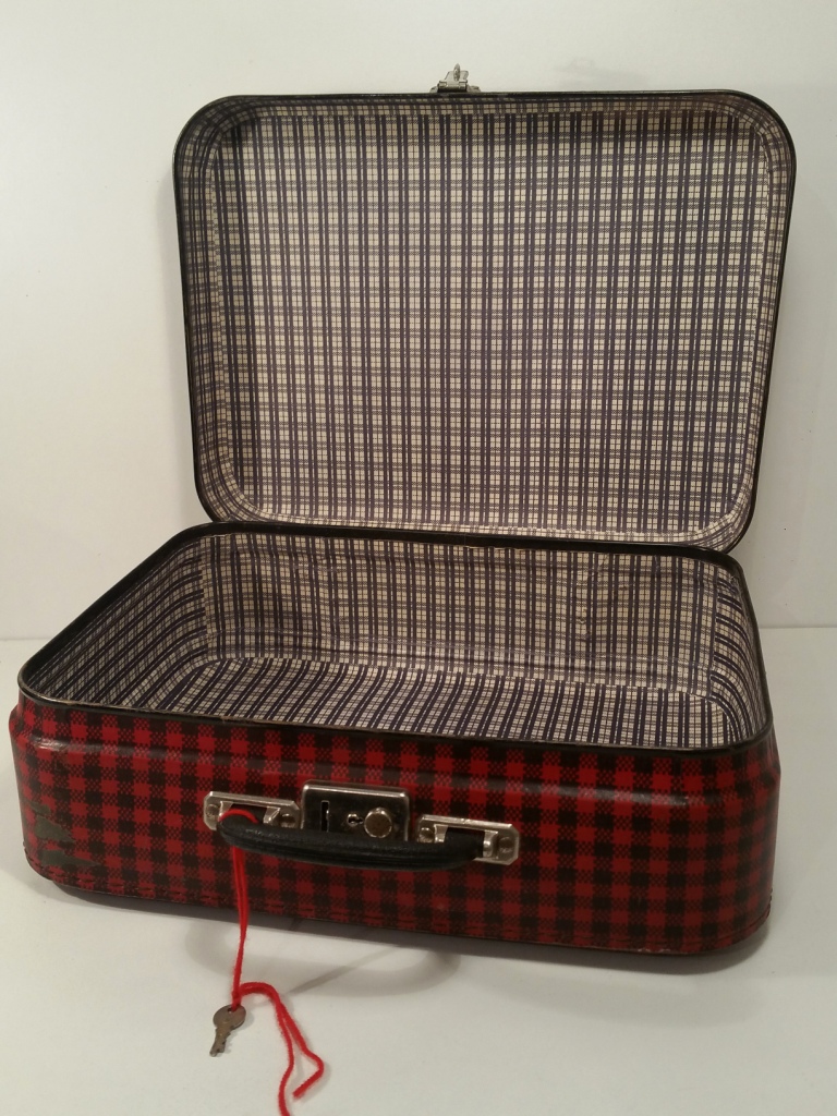 1 valise ecossaise rouge