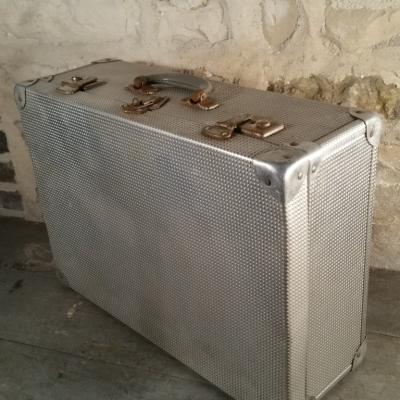 1 valise en alu gauffre 1