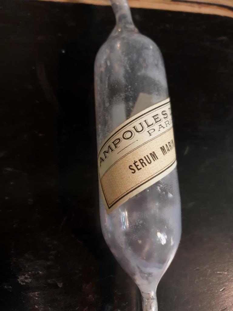 ampoule médical en verre objet de curiosité médecine vintage