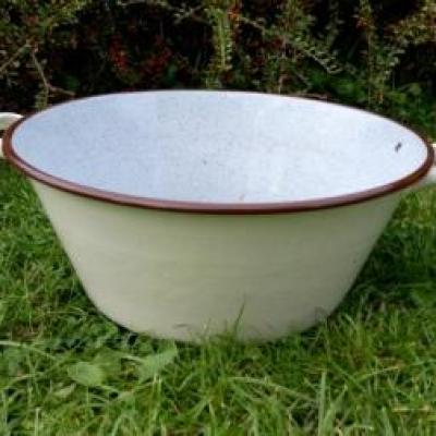 2 bassine emaillee
