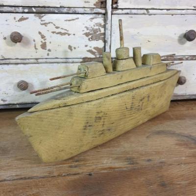 2 bateau navire de guerre naif