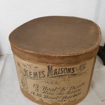 2 boite a chapeau memes maisons