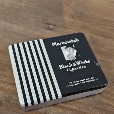 2 boite de cigarettes black white
