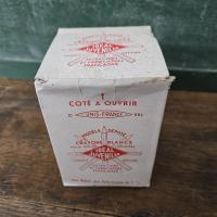 2 boite de crayons blancs
