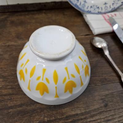 1 bol a facettes decor blanc et jaune