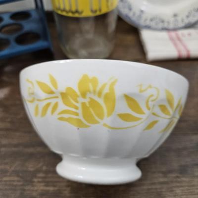 Bol en faïence jaune et blanc